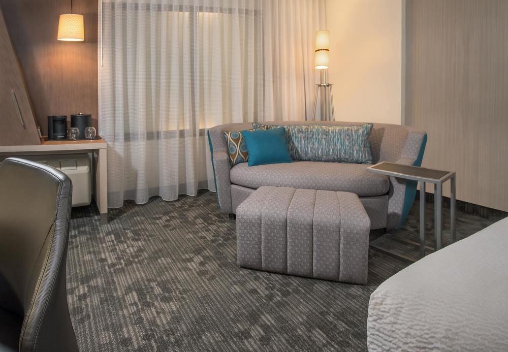Courtyard By Marriott Waterloo Cedar Falls Buitenkant foto