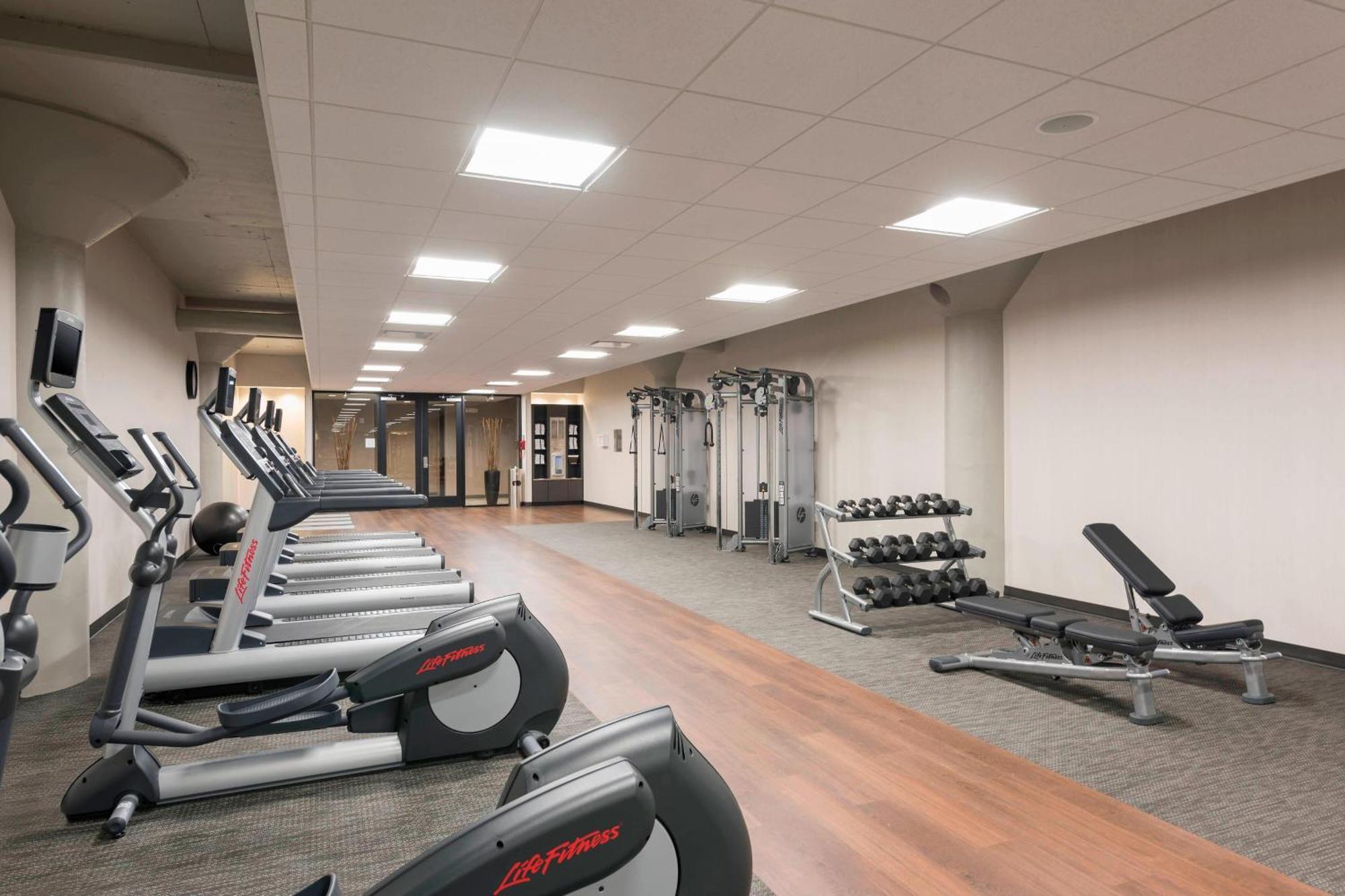 Courtyard By Marriott Waterloo Cedar Falls Buitenkant foto