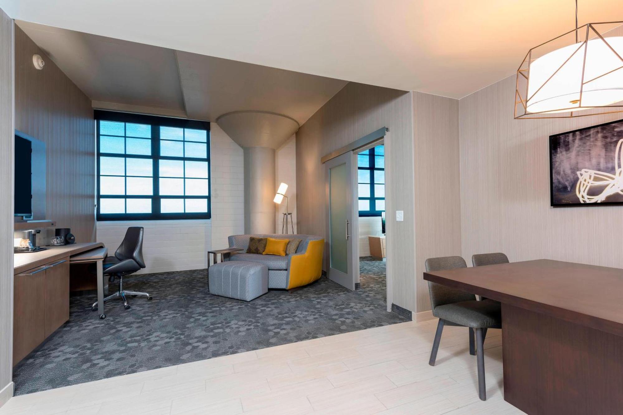 Courtyard By Marriott Waterloo Cedar Falls Buitenkant foto