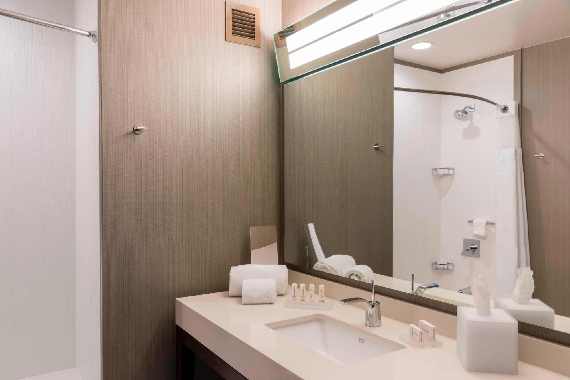 Courtyard By Marriott Waterloo Cedar Falls Buitenkant foto