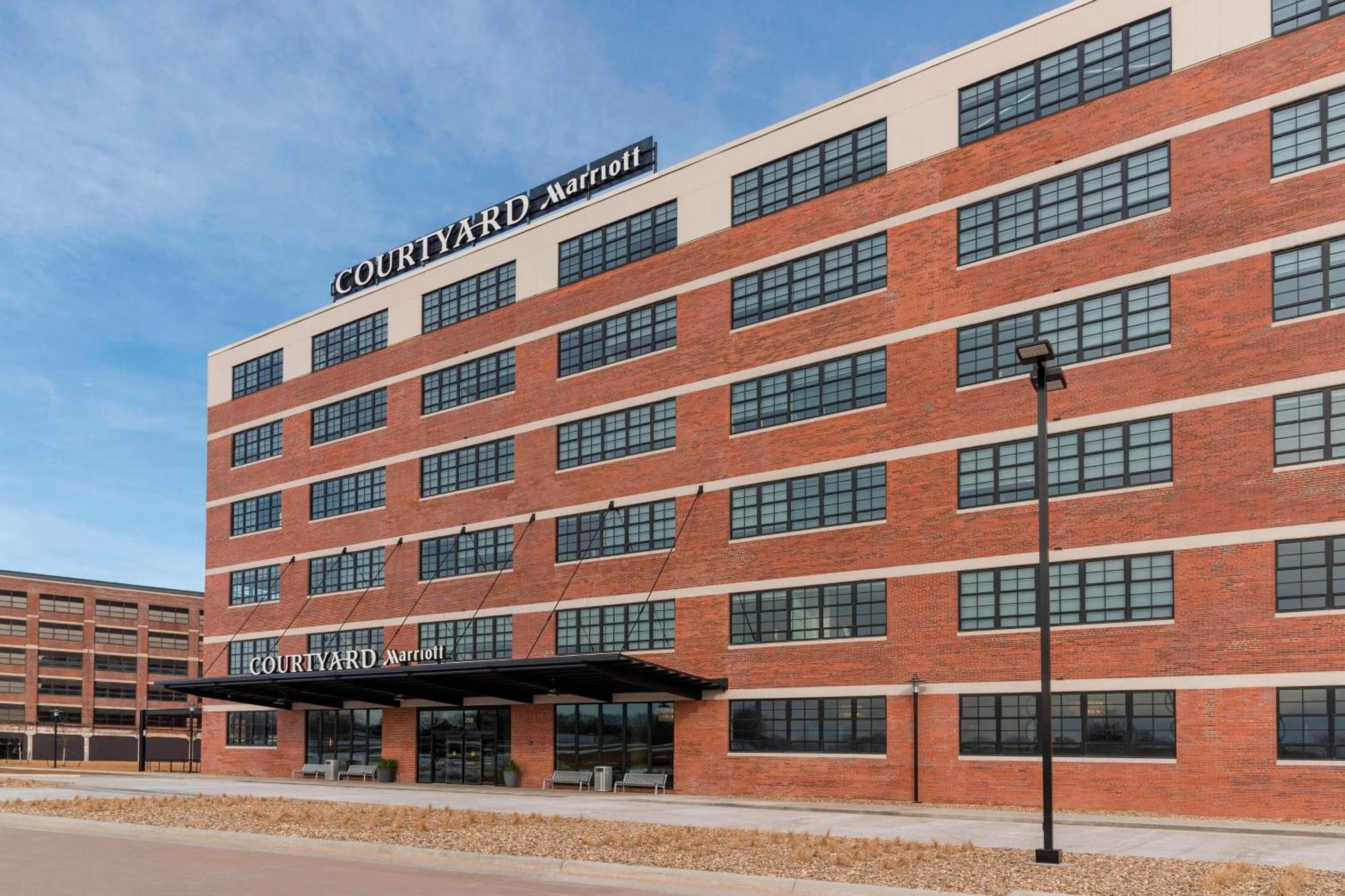 Courtyard By Marriott Waterloo Cedar Falls Buitenkant foto